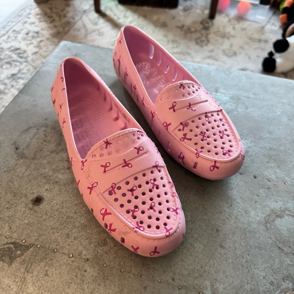 Women’s Floafers Size 7 Pink Loafers breast Cancer Awareness Ribbons